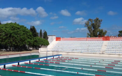 Alghero (SS), la piscina all’aperto in stato d’abbandono: degrado e polemiche