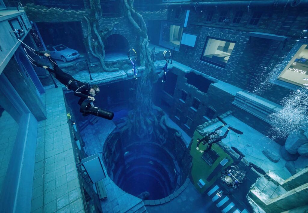 La Piscina più profonda del mondo Deep_dive_Dubai_UAE